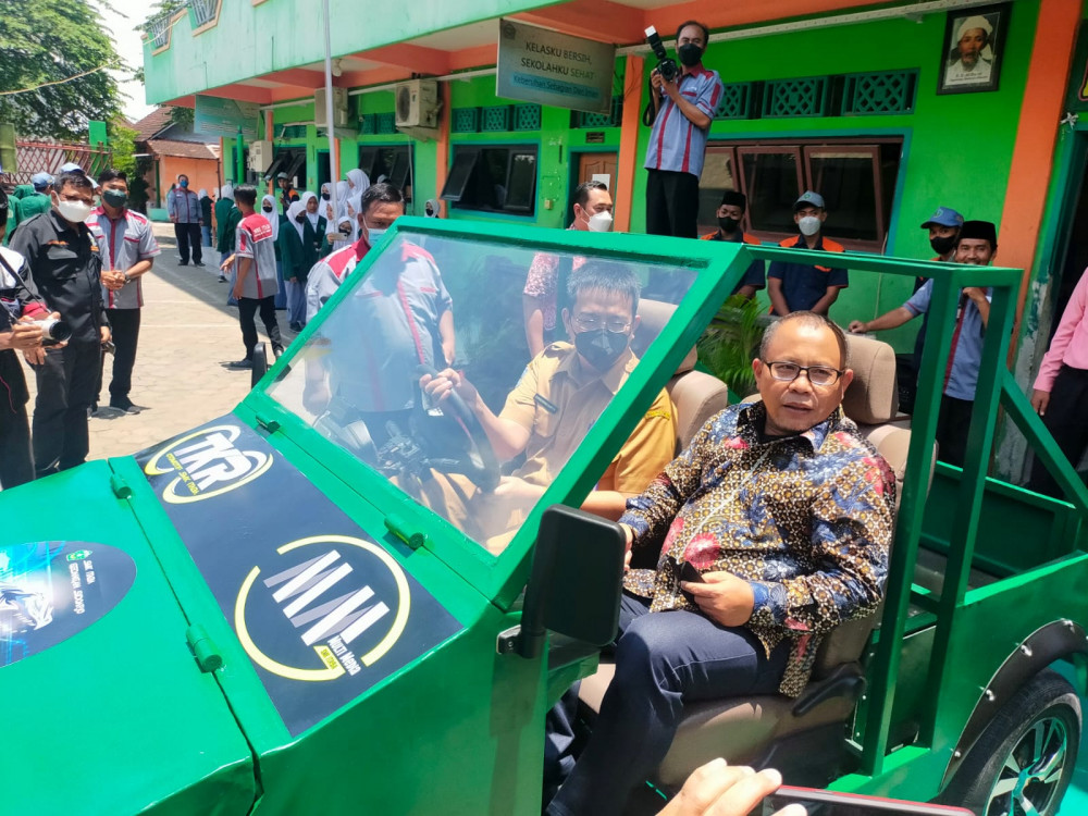 Lakukan Launching Moblis TIREX SMK ITABA Sidoarjo, Komisi E : SMK harus inovatif dan berkualitas agar diminati masyarakat